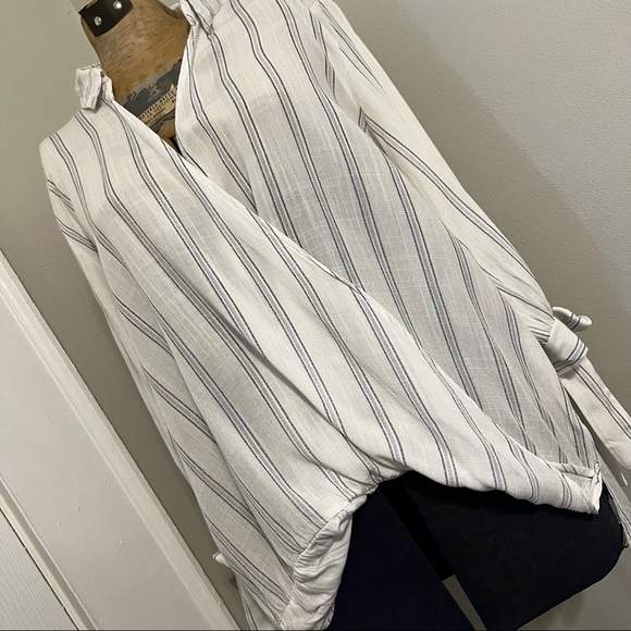 She & Sky White Blue Striped Faux Wrap V-neck Bow Tie 3/4 Sleeve Cuff Cotton Top - Picture 2 of 12